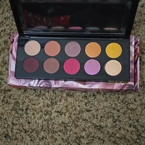 Vibrant Eyeshadow Palette
